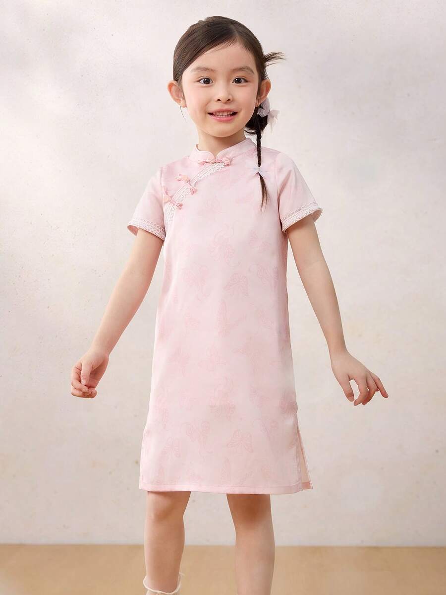 Balabala Đầm sườn xám mùa hè cho bé gái 2026, chất liệu cotton mềm mại thoáng khí, kiểu dáng truyền thống Trung Hoa thanh lịch, thích hợp cho các bữa tiệc công chúa. - Tông màu đỏ và trắng - Xem 1