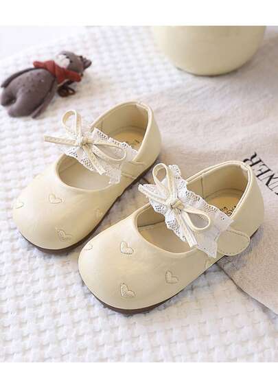 Korean-Style Princess-Style Girls' Leather Shoes With Heart-Shaped Bows And Bowknot, 2026 Spring/Summer New Style, Soft Sole, Suitable For Paired With Dresses, For Young Girls
