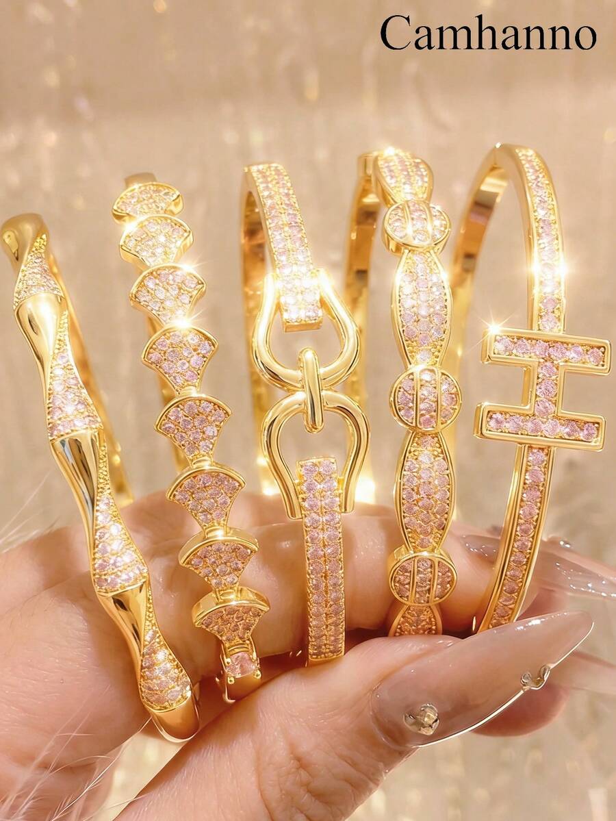 Camhanno 5件套精致华丽铜手镯套装，5件可叠戴的精美饰品，镶嵌细节和混合图案，通勤、派对之夜和日常佩戴皆宜，是时尚爱好者和亲朋好友的理想礼物，轻松应对从办公桌到晚宴的各种场合，是忙碌的职场人士的完美之选。 - 金色 - 查看 1