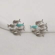 1 paire de boucles d'oreilles uniques avec motif de banc de poissons nageant vers le haut, boucles d'oreilles mignonnes et inspirantes, style populaire européen et américain - Boucles d'oreilles en forme de poisson - Voir 2