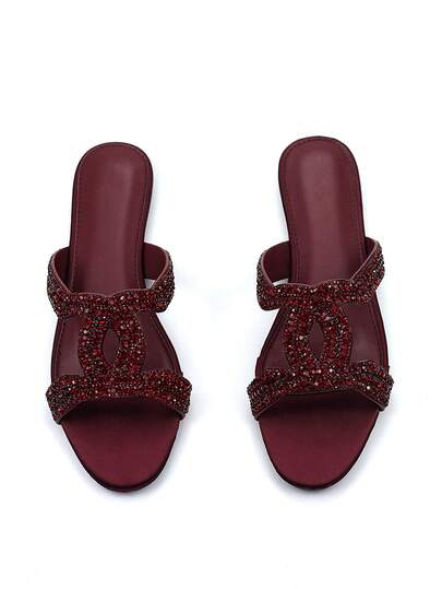 Giày sandal đế bệt nữ sang trọng, đính đá lấp lánh toàn bộ, kiểu dáng rỗng, mũi tròn, thoải mái, thích hợp cho tiệc tùng, màu đỏ rượu vang.