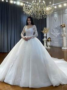 Luxury Long Sleeve V-Neck Ball Gown Wedding Dress With Crystal Beading, Tulle Skirt, And Cathedral Train – Premium Lace And Tulle With Hand-Applied Crystal Embellishments, Fitted Bodice With Boning, V-Neckline With Illusion Lace, Cathedral Train With Lace Edging, Available In Ivory – Perfect For Fall/Winter Indoor Weddings, Palace Ceremonies, And Destination Weddings, Warm And Elegant Design, Ideal For Cooler Weather, International Export Quality, Suitable For Global Bridal Market - trắng - Xem 1
