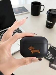 Ốp tai nghe họa tiết chó Dachshund hoạt hình, chất liệu mờ, hình chó Dachshund nâu vẽ tay, phù hợp với tất cả các dòng 3/4/Pro/Pro2/Pro3. Món quà sinh nhật tuyệt vời cho bạn trai/bạn gái/bạn bè. Thiết kế nắp trên và dưới có thể tháo rời, đóng mở dễ dàng, không ảnh hưởng đến quá trình sạc. - màu đen - Xem 5