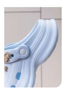 Teenage Girl Slippers With Bow Tie Design, Exclusive Fashion Lightweight Clogs With Thick Soles And Holes, Summer Beach Vacation Outdoor Pool Slippers Girl's Student Slip-On Slippers Slip-On Slipper EVA Soft Sole Slip-On Slippery Comfortable Leisure Girl's Slippers Garden Shoes And Sandals, Customized Pendant, Suitable For Home And Travel, Suitable For Four Seasons. - 白色 - 查看 5