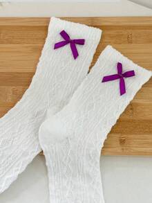 1 đôi tất trắng tối giản, đa năng với nơ tím, phù hợp cho mọi mùa. - Nhiều màu - Xem 2