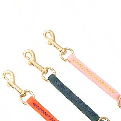 Dây dắt chó ngắn, màu Macaron, chất liệu PVC chống thấm nước, tay cầm mềm mại, khóa vàng, bền chắc, chống cắn, phù hợp cho chó nhỏ và vừa, dùng để đi dạo và huấn luyện ngoài trời.