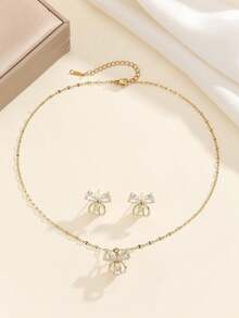 1 set de collier pendentif papillon et boucles d'oreilles en acier inoxydable avec faux perles, design luxueux et polyvalent. Convient pour la vie quotidienne, les fêtes, les vacances, les anniversaires, le Ramadan, la rentrée scolaire, les vacances à la plage. Accessoires cadeaux. - Perle Papillon - Voir 4