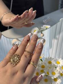 10 pièces d'autocollants pour ongles de forme amande de couleur nude faits à la main, assortis au style français blanc, décorés de cœurs 3D rouges et blancs, de diamants en forme de cœur transparents, de cœurs rouges et blancs peints à la main, de nœuds, de motifs 3D, accentués de perles et de petits diamants, créant un effet romantique et animé. Convient aux femmes et aux filles pour porter une manucure élégante et mignonne au printemps, en été, en automne, en hiver, lors des vacances, des mariages, des fêtes et des occasions quotidiennes. Ongles faits à la main à coller. - Blanc - Voir 2