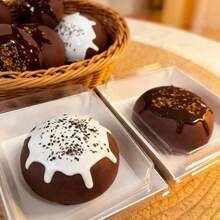 Đồ chơi bóp mềm hình bánh mì tròn nhân kem sô cô la bằng chất liệu PU, có độ đàn hồi chậm, giúp giảm căng thẳng, tỏa ra hương thơm bánh ngọt cao cấp, kết cấu mềm mại, rất thú vị khi chơi. - Nhiều màu - Xem 2