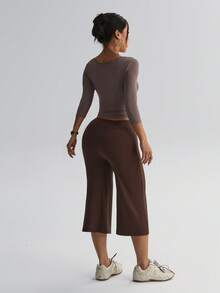 Áo kiểu dáng ôm vừa vặn, tay lỡ 3/4, lưng chéo, màu kaki, dễ thương và thời trang, phong cách đường phố nhẹ nhàng dành cho nữ. - Màu Khaki - Xem 2