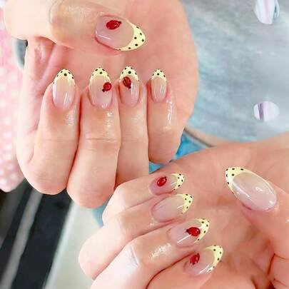 30片装按压式美甲，短款杏仁法式美甲，Y2K粉色，圆点边缘，七星瓢虫图案，可重复使用，按压式亚克力美甲，假指甲用品，赠送24片果冻贴片和迷你指甲锉。