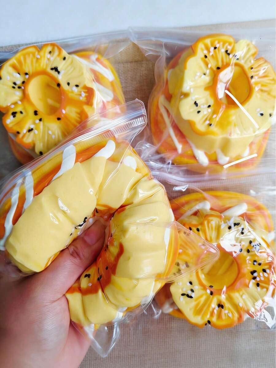 1个菠萝造型挤压玩具，灵感源自甜点设计，柔软果冻质地，趣味娱乐礼品，理想的办公桌伴侣，减压玩具，优雅装饰品，适合生日、节日和情人节礼物（仅限14岁及以上人士使用，不适合婴幼儿，以防误吞）