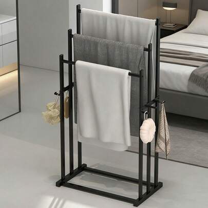 1 pieza Toallero de pie multifuncional de 3 barras, soporte de toallas de metal resistente con diseño antideslizante, resistente al agua y a la oxidación, perfecto para baño, piscina, gimnasio, maximiza el espacio del piso y mantiene las toallas organizadas, fácil de mover y limpiar