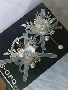 1 Broche Unissex Elegante Vintage com Rosa Prateada Brilhante + 1 Corsage de Pulso, Ideal para Noivo, Noiva, Casamento, Festa Formal, Banquete, Baile de Formatura, Verão, Praia, Festival, Aniversário - Prata - Ver 9
