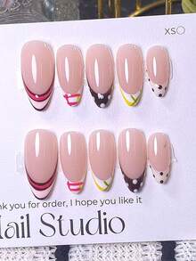 10 pièces d'ongles à presser faits main en forme d'amande, avec des rayures dopamine colorées et un design à carreaux. Bouts français blancs peints à la main avec des pois bruns, ainsi que des rayures roses et vertes et des motifs à carreaux. Élégants, romantiques et minimalistes, ces ongles de luxe à presser dégagent une ambiance sophistiquée et glamour. Convient pour le port quotidien, les rendez-vous, les concerts et les occasions d'affaires légères. Un cadeau idéal pour les femmes et les filles. - Multicolore - Voir 12