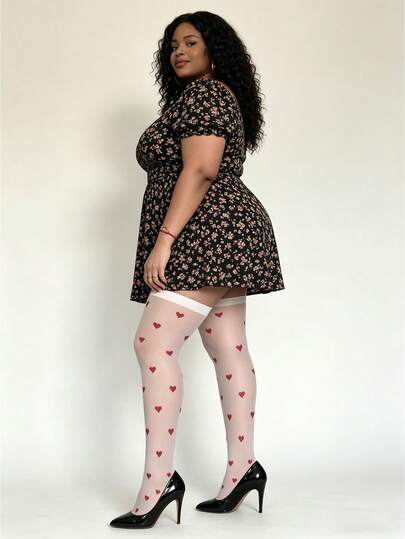 1 Pair Elegant Thigh-High Socks, Casual Essential. Available In Pure White And Pure Black, This Thin Over-The-Knee Socks Feature A Fashionable Heart-Shaped Pattern Design.