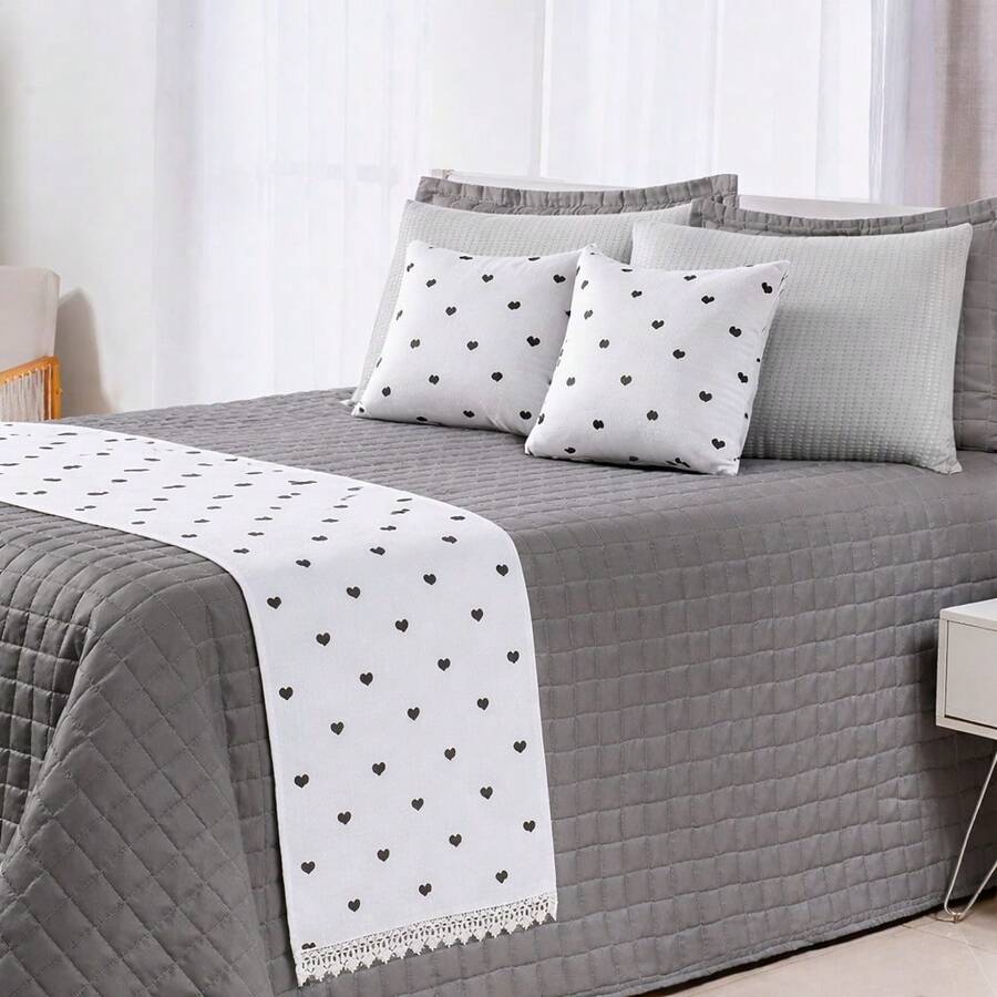 Bed Runner Set With 3 Piqué Pillow Covers. - Black Heart - View 1