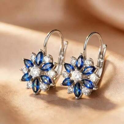 一对闪亮蓝色水晶花朵耳环，适合伴娘、派对和日常佩戴，可作为送给女朋友、母亲、母亲节、情人节的礼物。