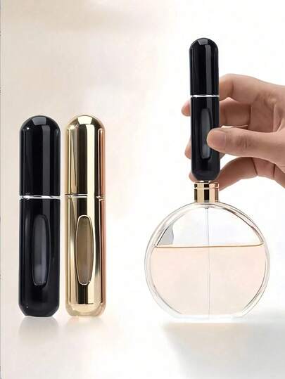 Chai xịt nước hoa này có thể chứa 5ml nước hoa nhiều màu sắc khác nhau, nhỏ gọn và tiện lợi khi đi du lịch, dễ dàng bỏ vào nhiều loại túi xách và túi quần áo. Thích hợp cho các bữa tiệc ngoài trời, du lịch, cắm trại, chạy bộ, đạp xe, leo núi và các hoạt động khác. Có thể sử dụng kèm với các chai nước hoa cầm tay và chai xịt du lịch.