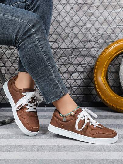 Phong cách Ins! Giày thể thao cổ điển màu nâu, thoáng khí và đa năng, giày đi làm hàng ngày, giày thể thao casual rộng rãi, thoải mái, phù hợp cho học sinh và người đi làm.