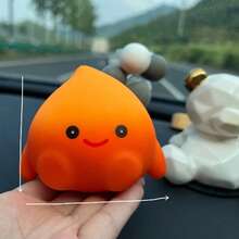 1个新款可爱消防员挤压玩具，创意减压慢回弹软胶玩具，互动解压玩具，送给朋友、生日、派对、青少年的完美礼物 - 彩色 - 查看 7