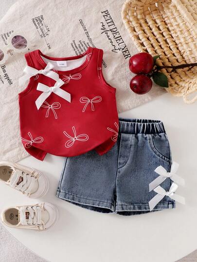 Bộ đồ thường ngày 2 món cho bé gái: Áo không tay đính nơ và quần short denim đính nơ đôi một bên.