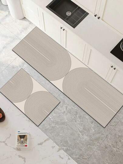 Thảm bếp bằng cao su thấm hút dày 3,5mm, nền màu be với các vòng cung màu nâu đậm đồng tâm tạo nên thiết kế hình bán nguyệt kép đối xứng, tạo nhịp điệu thị giác và mở rộng không gian, có thể cắt tỉa cho phù hợp với kích thước bếp.