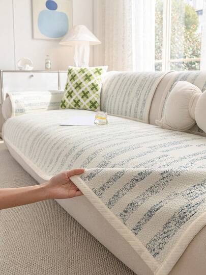 1 chiếc đệm sofa kiểu dáng đơn giản bằng lụa băng, chống trượt và chống mài mòn, phù hợp với sofa góc, thân thiện với thú cưng, bảo vệ ghế sofa từ 1 đến 4 chỗ ngồi.