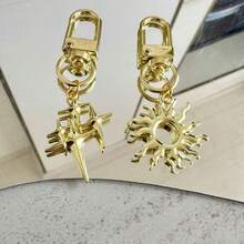 1pc Unisex Unique Star Sunburst Design Metal Keychain Pendant, Elegant Accessory, Couple Gift, Bag Charm - Gold - View 1