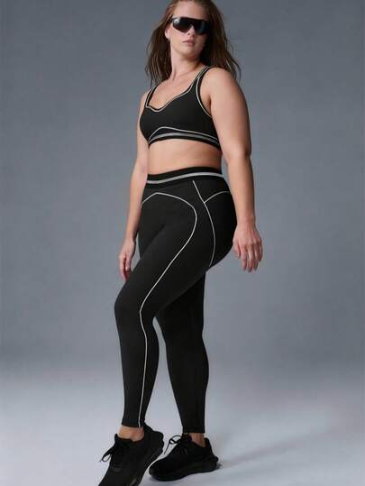 Bộ đồ thể thao cỡ lớn, phù hợp mọi mùa, màu đen không đường may, ôm sát, quần legging đen chất liệu mềm mại, áo tank top co giãn thoải mái. Thích hợp cho chạy bộ, đạp xe, yoga, tập luyện và mặc hàng ngày. Chất liệu vải mật độ cao, độ co giãn cao mang lại sự thoải mái tối đa khi vận động, phù hợp mọi mùa, có thể giặt máy hoặc giặt khô.