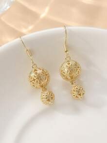 This Pair Of Earrings Exudes A Sweet And Glamorous Fairy Tale Charm, Perfectly Blending The Sweetness Of Girlish Heart And The Elegance Of Vintage Jewelry, Radiating A Dynamic Lightness And A Whimsical Fairy Tale-Like Ambiance. - Gold - View 3