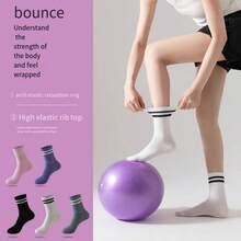 Conjunto de 5 pares de meias femininas de cano médio antiderrapantes com design de listras duplas, ideais para esportes como pilates, ioga, fitness, balé e muito mais. - Multicolorido - Ver 8