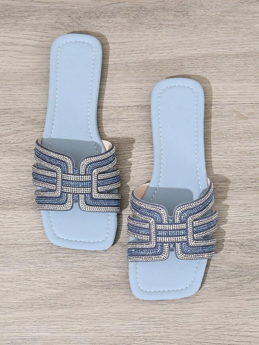 新款春夏时尚品牌 H-Design 女士一脚蹬凉鞋,休闲罗马风格一脚蹬拖鞋,舒适平底一脚蹬黑色米色棕色凉鞋,博主推荐沙漠锁眼法式优雅水钻坡跟凉鞋,夏季沙滩鞋,一脚蹬拖鞋 Love Booster 法式设计低跟圆头休闲室内户外防滑鳄鱼印花凉鞋 - 藍色 - 查看 1