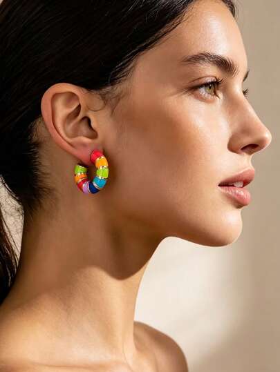 一对优雅彩色珐琅水滴形耳环，适合女性在节日、生日、约会、派对、度假、购物和日常通勤时佩戴。