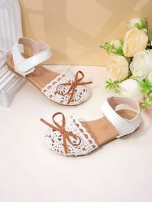 Giày sandal mùa hè công chúa cho bé gái, màu trắng, dệt rỗng, mũi kín, có nơ, khóa dán chống trượt. - trắng - Xem 2