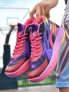 2026 Nuevas zapatillas de baloncesto versátiles, cómodas zapatillas deportivas antideslizantes para hombres, suela con sonido de fricción, zapatillas casuales para hombres con suela gruesa y elevada, domina la cancha de baloncesto y las zapatillas para correr en el parque (Nota: Suelas pintadas a mano desiguales, patrones asimétricos) - Vistoso - Ver 2