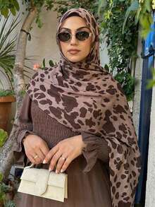 1 chiếc khăn choàng nữ phong cách Bohemian in họa tiết da báo màu nước, chất liệu viscose, kiểu dáng thường ngày, đa năng cho sử dụng hàng ngày, mùa xuân/hè, phụ kiện du lịch, kỳ nghỉ. - Màu nâu Sô-cô-la - Xem 3