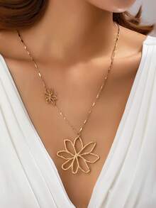 1pc European And American Fashion Elegant Hollow Flower Pendant Necklace, Exaggerated Design Suitable For Vacation - Gold - View 1