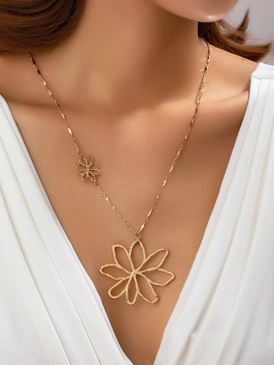 1pc European And American Fashion Elegant Hollow Flower Pendant Necklace, Exaggerated Design Suitable For Vacation - Gold - View 1