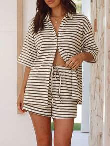 Bộ đồ thể thao dệt kim kẻ sọc dáng casual, gồm áo sơ mi cổ cài nút và quần short ống rộng cạp chun, thích hợp mặc hàng ngày, ở nhà, đi du lịch, công sở, đi biển vào mùa xuân/hè. Thanh lịch. - Cà phê - Xem 4