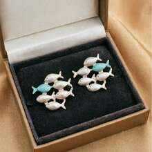 1 paire de boucles d'oreilles uniques avec motif de banc de poissons nageant vers le haut, boucles d'oreilles mignonnes et inspirantes, style populaire européen et américain - Boucles d'oreilles en forme de poisson - Voir 5