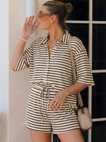 Bộ đồ thể thao dệt kim kẻ sọc dáng casual, gồm áo sơ mi cổ cài nút và quần short ống rộng cạp chun, thích hợp mặc hàng ngày, ở nhà, đi du lịch, công sở, đi biển vào mùa xuân/hè. Thanh lịch. - Cà phê - Xem 5