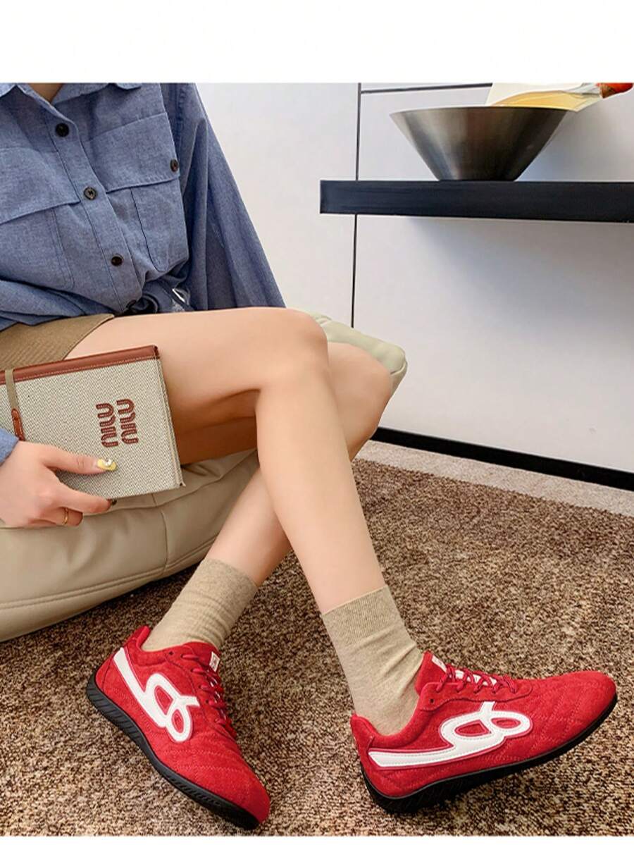 大码女式夏季休闲软底防滑拼接户外运动鞋,轻便平底运动鞋,适合春秋季穿着 - 紅色6213 - 查看 1