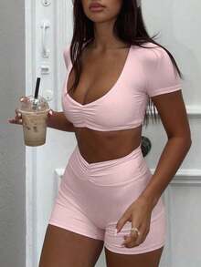Conjunto de verão casual de duas peças, composto por blusa de manga curta e shorts, em cor sólida rosa elegante. - Rosa - Ver 3