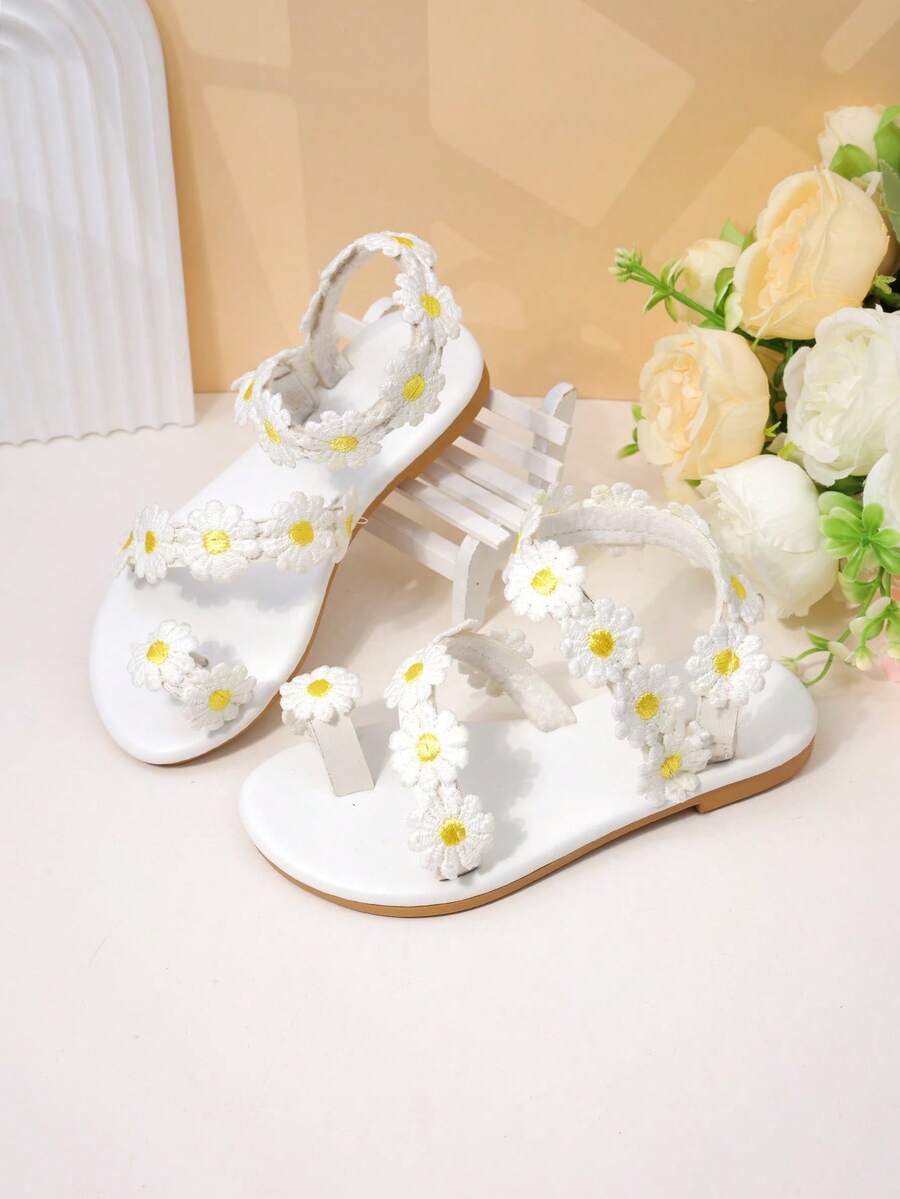 A Pair Of Girls' Daisy Strap Sandals, Fresh Fairy Style Roman Sandals, Summer New Style - White - View 1
