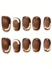 10片手工方形中号美甲贴纸，主色调为浓郁的深棕色猫眼图案，宛如丝滑的巧克力酱。饰以不对称的白色线条，打破纯色的单调，甜美与清新完美平衡，精致而不失细节。打造温柔优雅的可爱美甲，适合女士和女孩在春、夏、秋、冬四季的各种节日、派对和日常生活中使用。 - 巧克力棕 - 查看 1