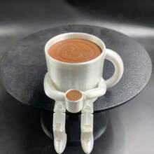 可爱的咖啡杯和咖啡豆造型可移动摆件 - PLA材质桌面装饰，现代设计，是咖啡角装饰的理想之选，也是送给咖啡爱好者的趣味礼物，适合家居和办公室装饰，也可作为可爱的书架装饰，是可收藏的可移动摆件。 - 多色 - 查看 3