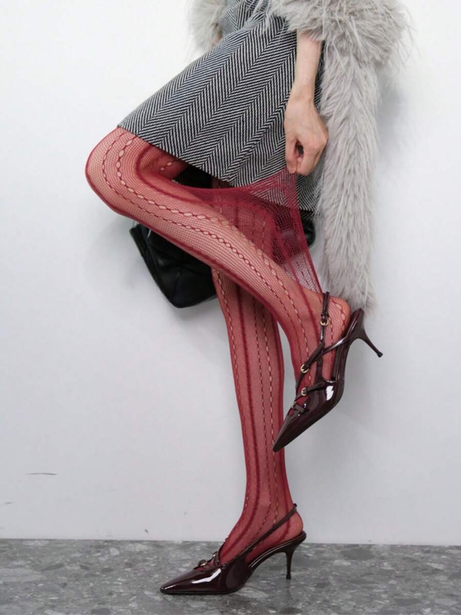 1 đôi quần tất mỏng màu đỏ tía, họa tiết sọc dọc, cạp cao, ôm sát chân. - Màu Đỏ Sâu - Xem 1