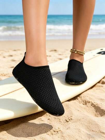 Summer Barefoot Water Shoes For Women, Lightweight Mesh Slip-On Aqua Socks, Anti-Slip Wading Shoes For Beach Swimming Diving Yoga Pool.