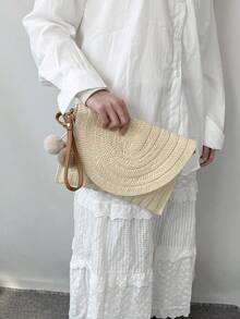 Bolso sobre de paja, diseño de solapa arqueada minimalista, bolso de hombro versátil y fresco, bolso pequeño tejido de playa con diseño de nicho, bolso bandolera/clutch con decoración de pompones - Beis - Ver 9